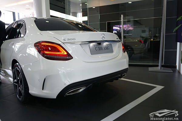 den hau xe mercedes c300 amg 2020 muaxegiatot com 9 - Đánh giá xe Mercedes C300 AMG 2022, hấp dẫn & đáng tiền