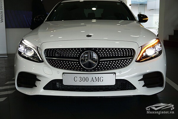 luoi tan nhiet xe mercedes c300 amg 2020 muaxegiatot com 11 - Đánh giá xe Mercedes C300 AMG 2022, hấp dẫn & đáng tiền